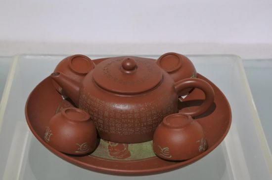 正宗紫砂壺多少錢一套，一套正宗<a href=http://www.qxesq.com/chaju/zisha/ target=_blank class=infotextkey>宜興紫砂壺</a>什么價(jià)格