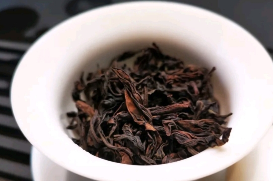 長(zhǎng)期喝巖茶會(huì)上火嗎？巖茶這樣喝了容易上火！